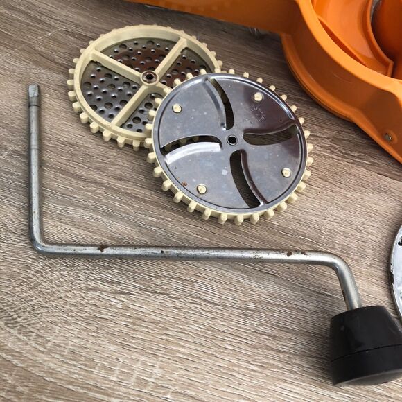 Vintage Moulinex Moulin-Julienne Food Processor Five Interchangeable Blades - Picture 7 of 8